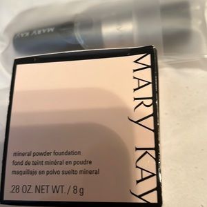 Mary Kay Mineral Powder Foundation Ivory 1, with brush